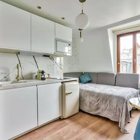 Appartement Studio Sur Les Toits Parisiens Parijs