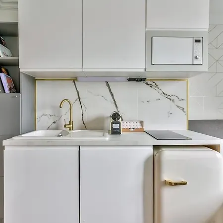 Studio Sur Les Toits Parisiens * Parijs